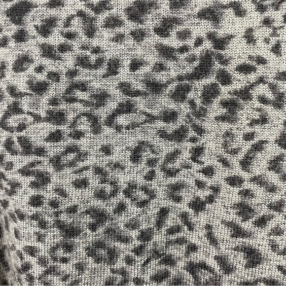Calvin Klein Wool Blend Gray & Black Leopard Print Scoop Sweater Neck Size Small - Picture 6 of 11